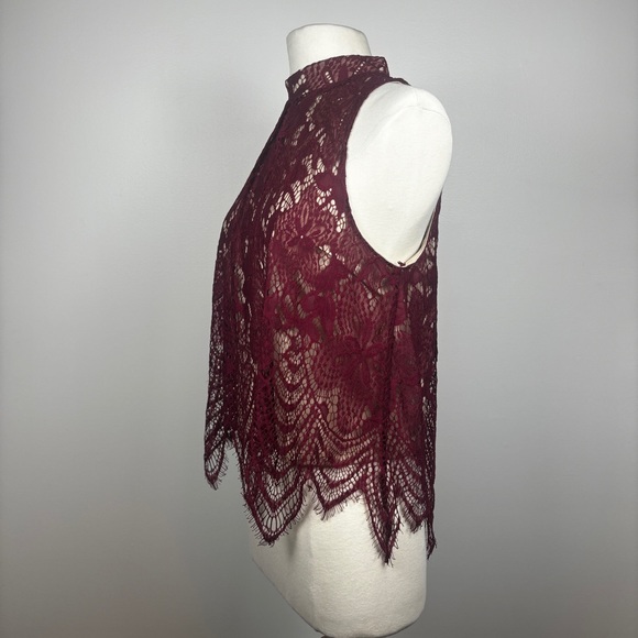 Lace Sleeveless High Neck Blouse - Picture 2 of 6